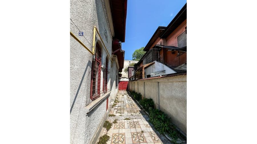 Casă individuală cu 5 camere cu Garaj în Barbu Văcărescu