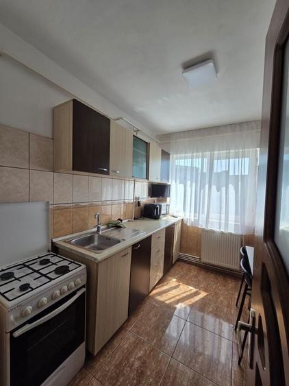 Apartament cu 3 camere semidecomandat în Central