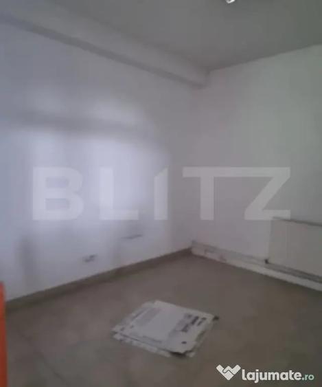 Spațiu comercial, de 1,000 mp, în Central