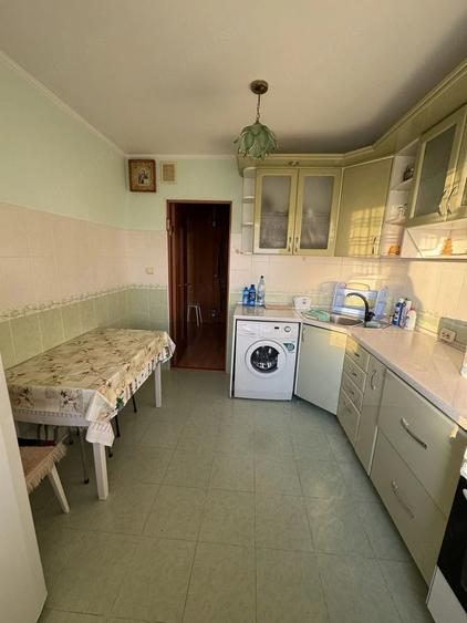 Garsonieră decomandată în Apărătorii Patriei