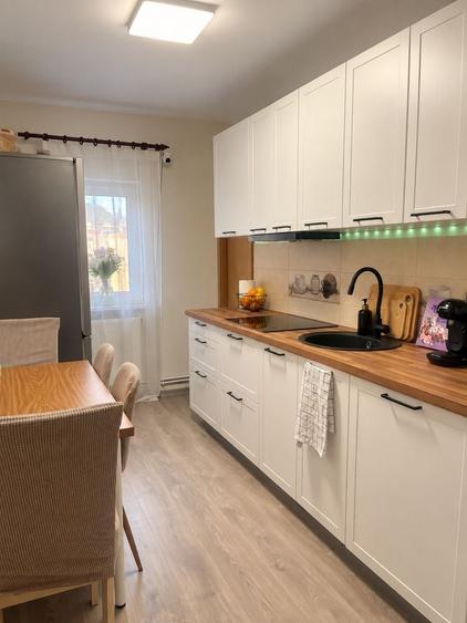 Apartament cu 3 camere decomandat în Astra