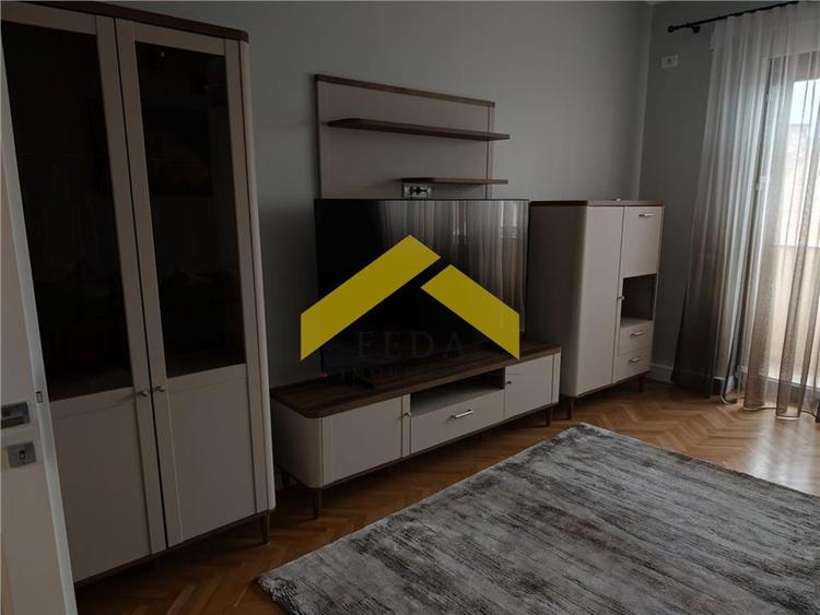 Apartament cu 4 camere decomandat în Ultracentral