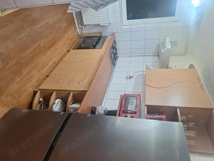 Apartament cu 3 camere semidecomandat în Central