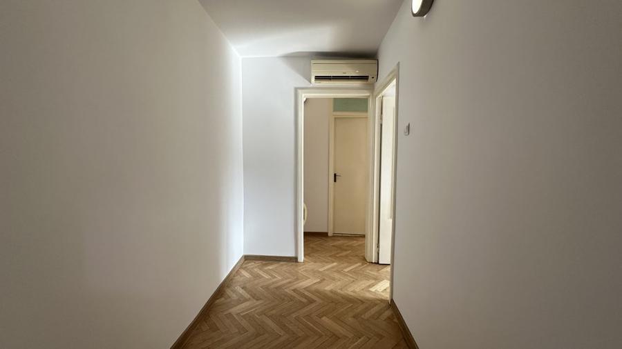 Apartament cu 3 camere decomandat, mobilat în Torontalului