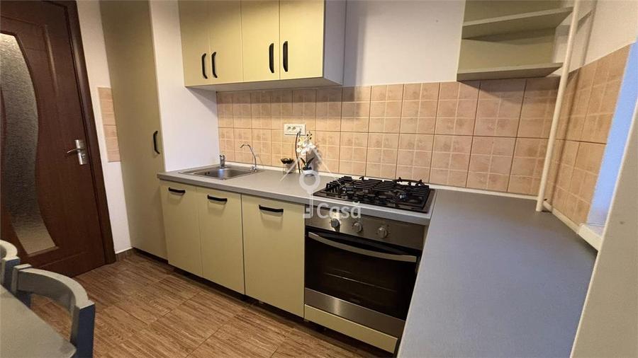 Apartament cu 3 camere decomandat în Apărătorii Patriei