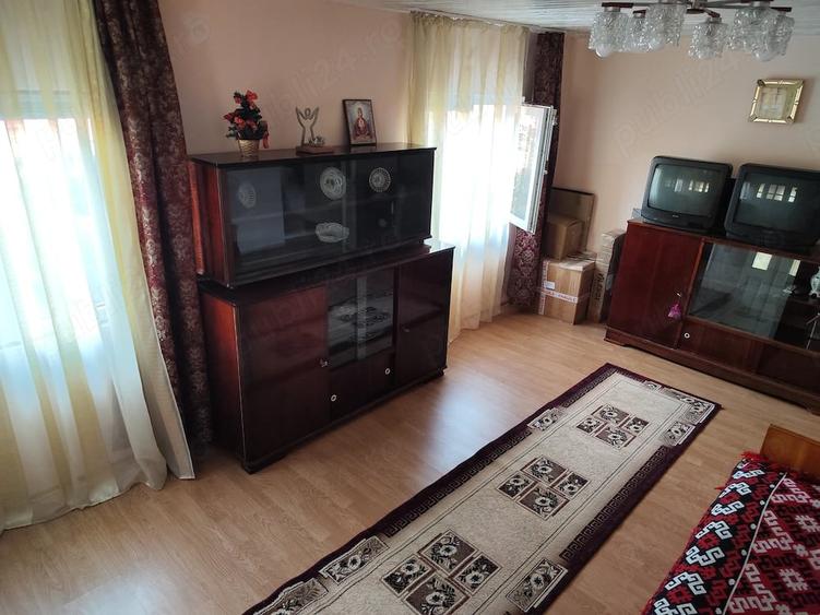 Casă cu 4 camere cu Teren 817 Mp în Perșunari (Gura Vadului)