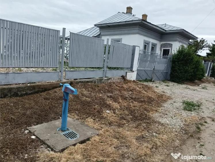 Casă cu 3 camere cu Teren 900 Mp în Central