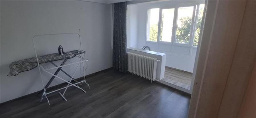 Apartament cu 4 camere decomandat în Brâncoveanu
