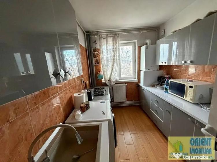 Apartament cu 2 camere decomandat în Km 4
