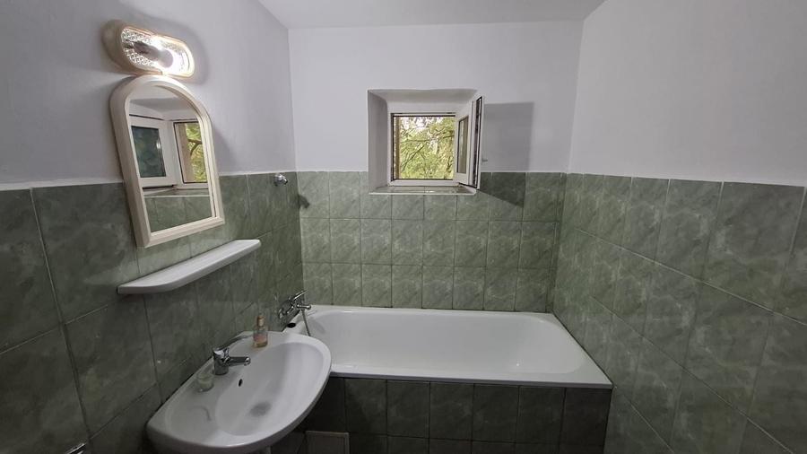 Apartament cu 2 camere decomandat în Nicolina