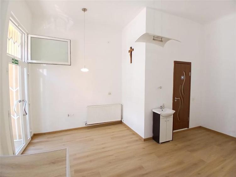 Spațiu comercial, de 25 mp, în Central