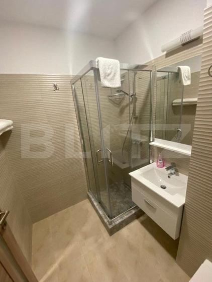 Apartament cu 3 camere semidecomandat, mobilat în Calea București