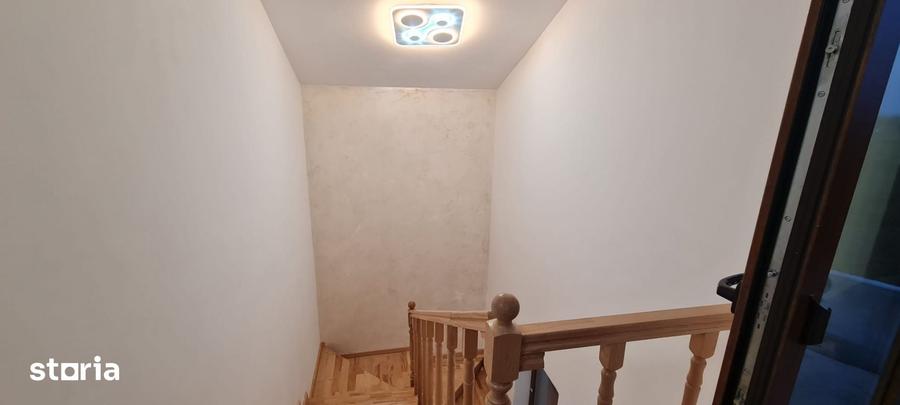 Casă cu 5 camere cu Teren 295 Mp în Central