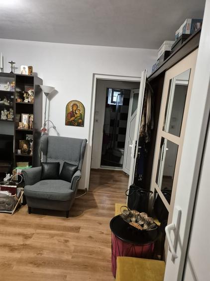 Apartament 3 camere Aleea Vergului Bl 18 , sect 2 - 7