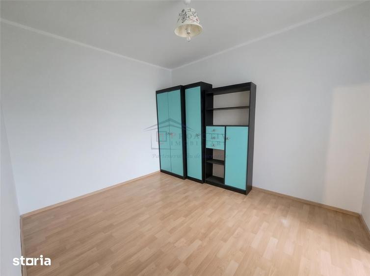 Apartament cu 3 camere nedecomandat în George Enescu