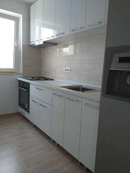 Apartament cu 3 camere semidecomandat în Central