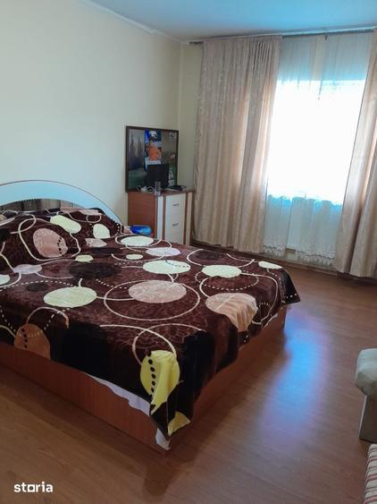 Apartament cu 3 camere decomandat în Exterior Vest
