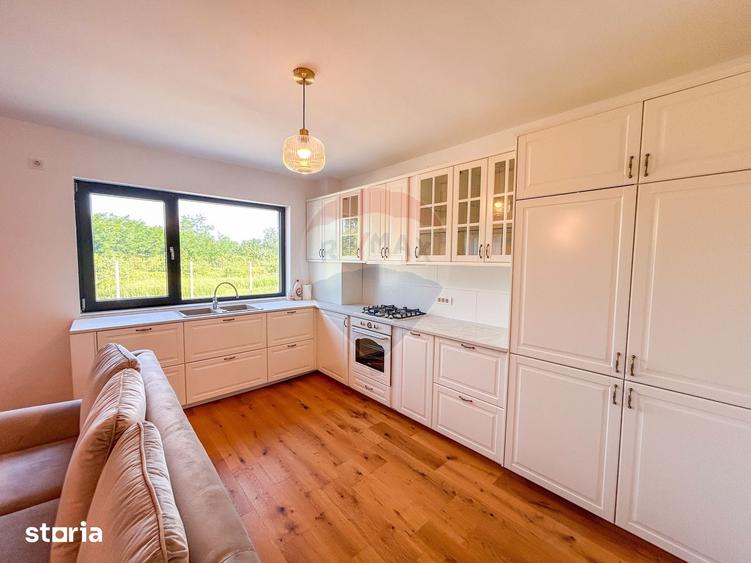 Casă cu 4 camere cu Teren 336 Mp în Corbeanca