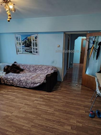 Apartament cu 3 camere semidecomandat, mobilat în Berceni
