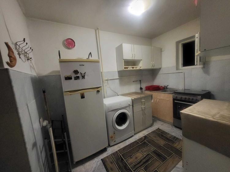 Apartament cu 2 camere semidecomandat în Podu Roș