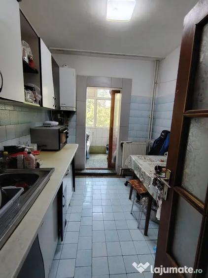Apartament cu 3 camere decomandat în Barieră