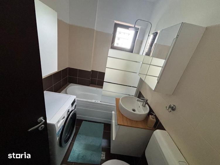 Apartament cu 3 camere în Apărătorii Patriei