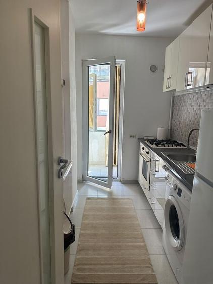 Casă cu 2 camere decomandat în Roșu