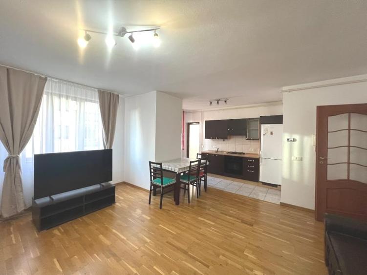 Apartament cu 3 camere decomandat, mobilat în Cetate