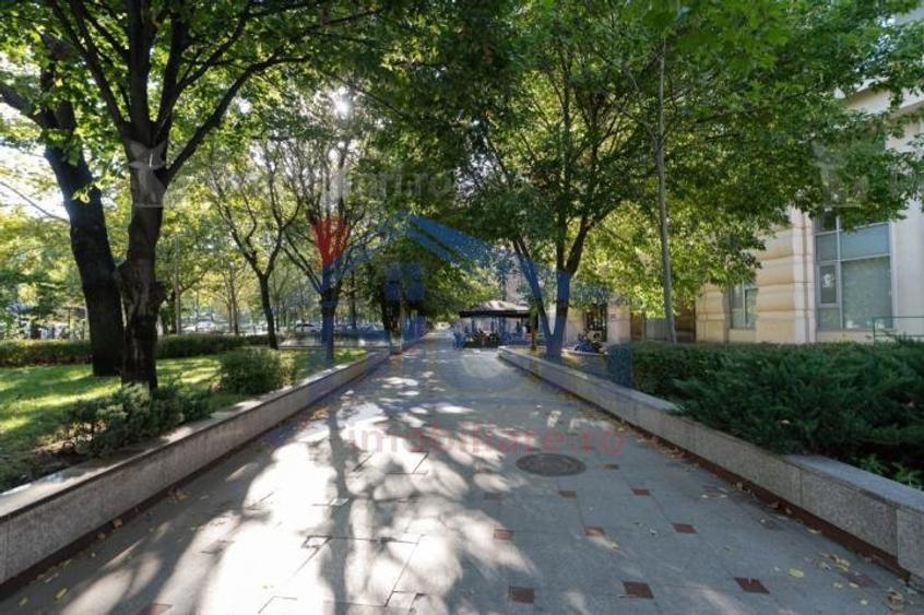 Apartament cu 3 camere semidecomandat în Unirii