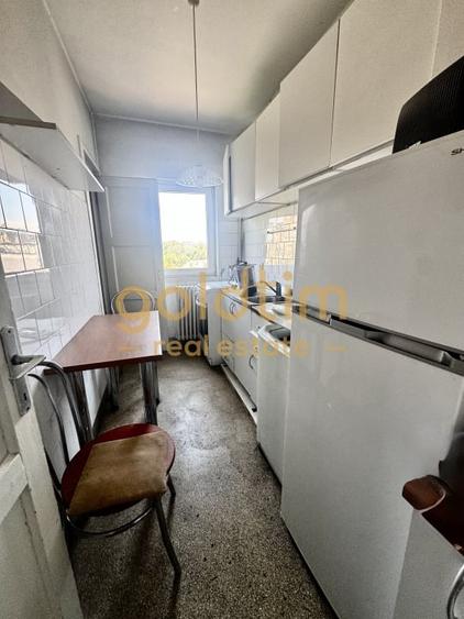 Apartament cu 3 camere semidecomandat în Cișmigiu