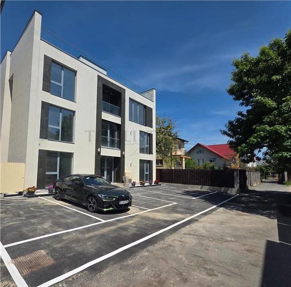 Apartament cu 5 camere decomandat în Pipera