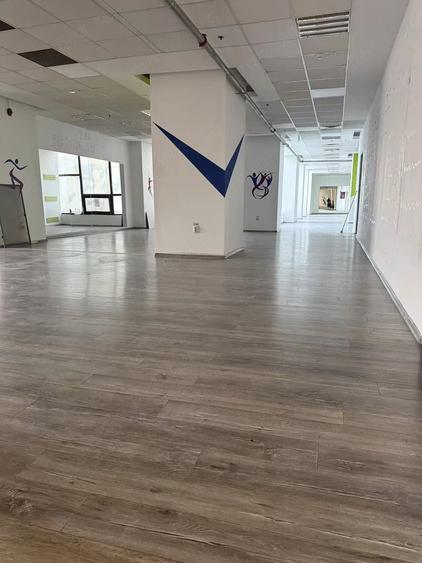 Spațiu comercial, de 800 mp, în Central