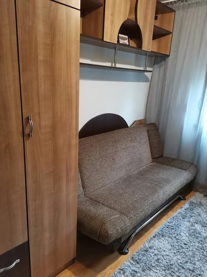 Apartament cu 4 camere semidecomandat în Dacia