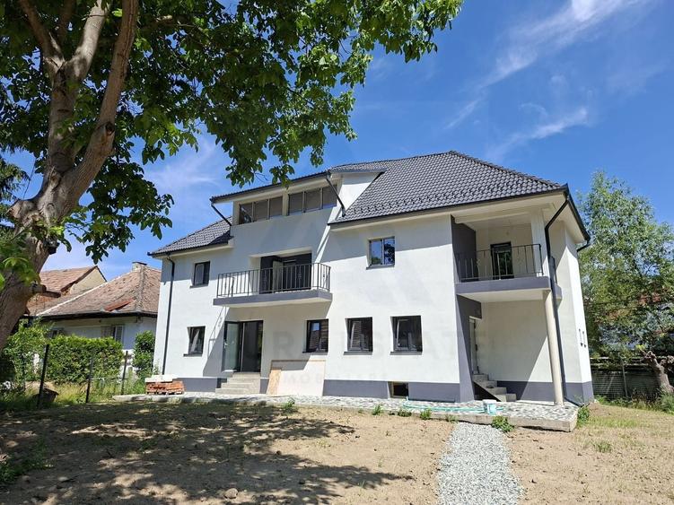 Casă individuală cu 10 camere cu Canalizare în Cisnădioara