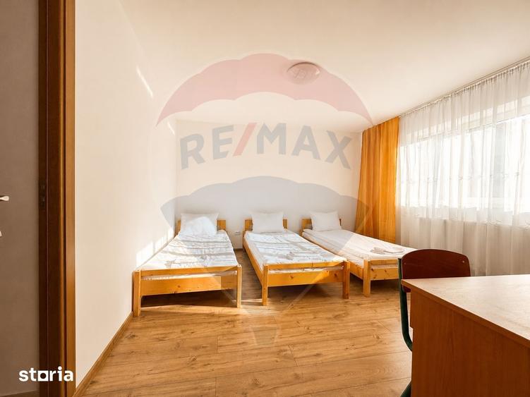 Casă cu 9 camere cu Teren 472 Mp în CFR
