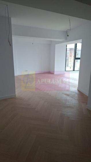 Apartament cu 3 camere decomandat în Unirii