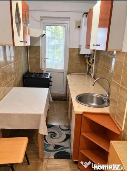 Apartament cu 2 camere semidecomandat în Florilor