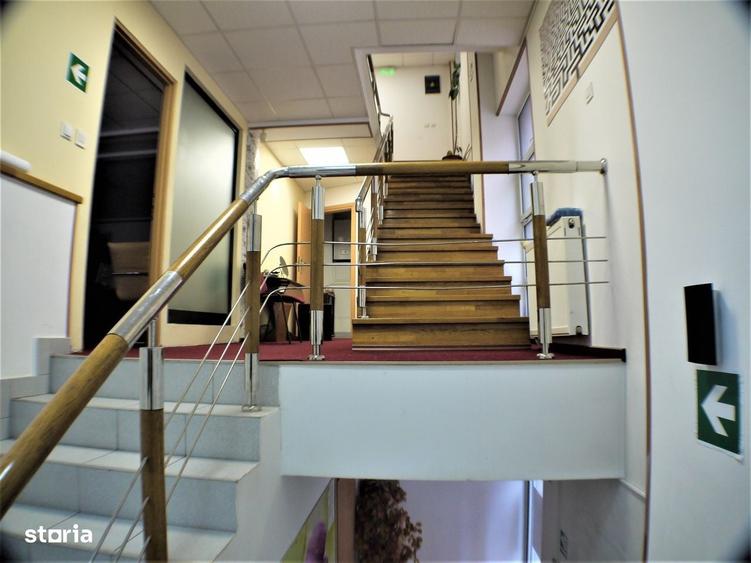 Spațiu comercial, de 240 mp, în Central