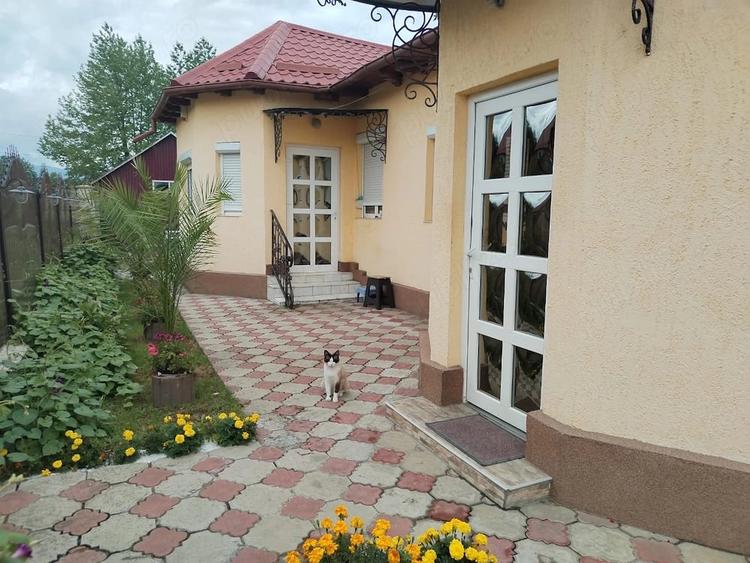 Casă cu 4 camere cu Teren 900 Mp în Coman