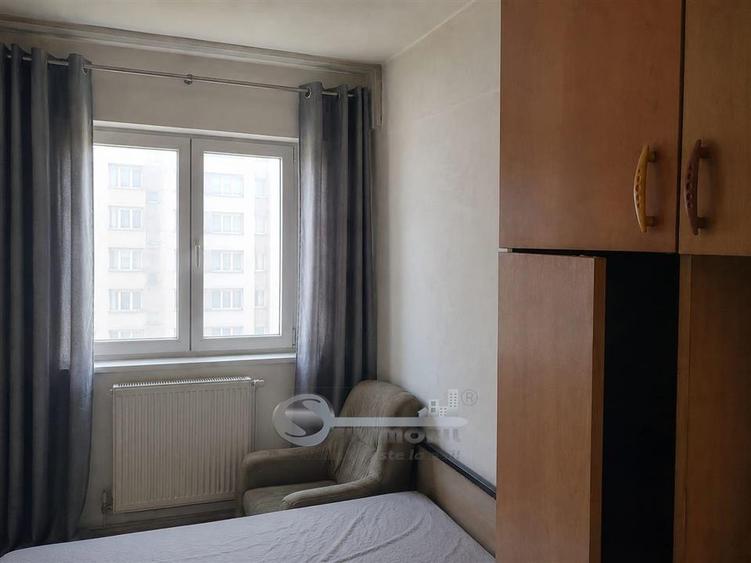 Apartament cu 3 camere decomandat în Mircea cel Bătrân