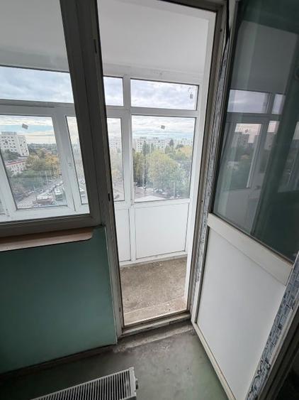 Apartament cu 3 camere decomandat în Berceni