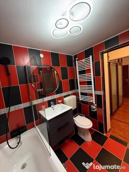 Apartament cu 4 camere decomandat în Central