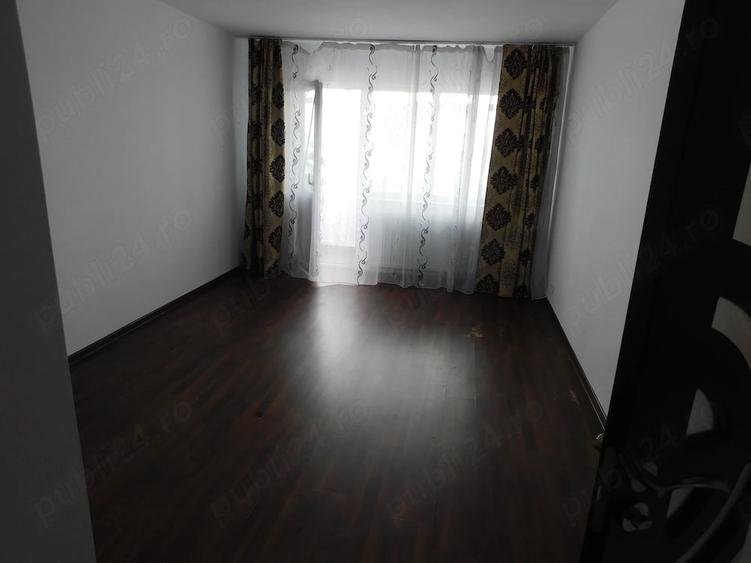 Apartament cu 3 camere decomandat în Exterior Vest