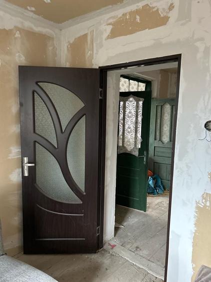 Casă cu 2 camere decomandat în Carpen