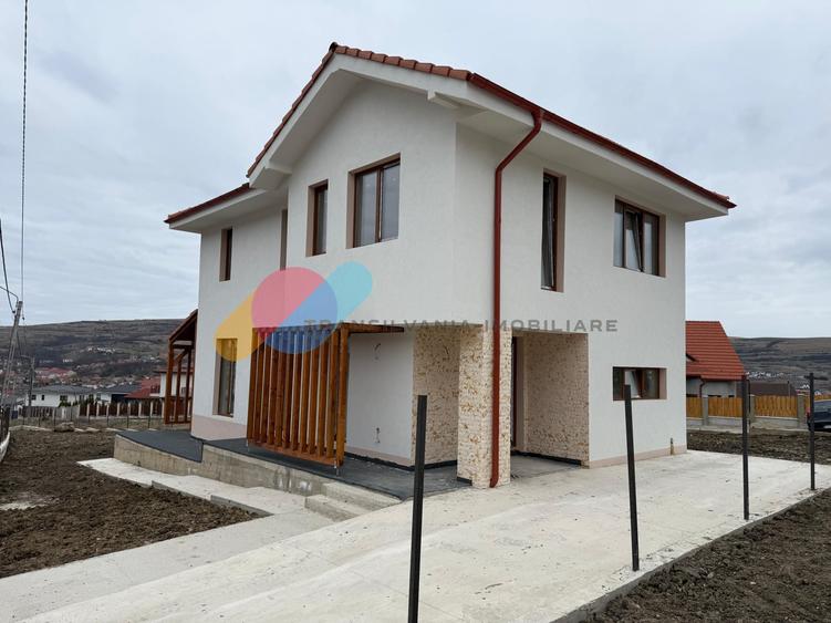 Casă individuală cu 4 camere cu Canalizare în Chinteni