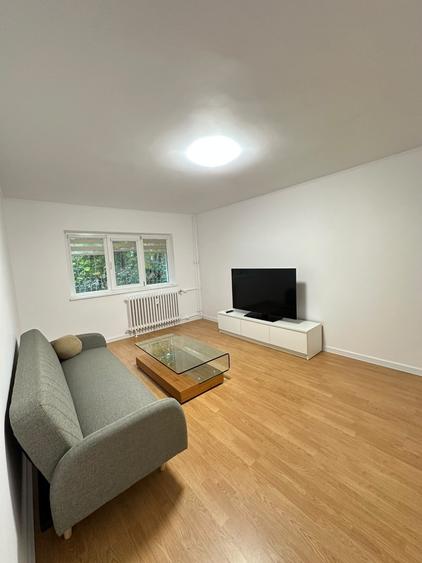 Apartament cu 3 camere decomandat, mobilat în Lujerului