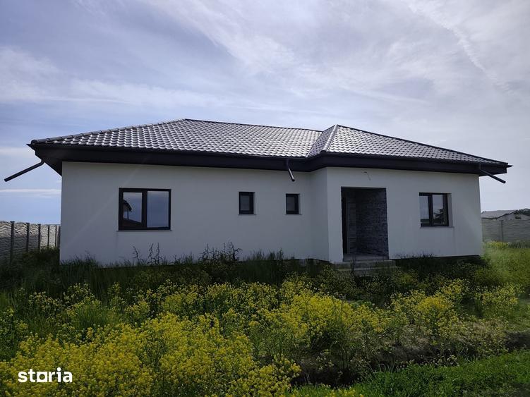 Casă cu 4 camere cu Teren 500 Mp în Săbăreni