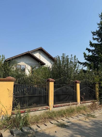 Casă individuală cu 5 camere cu Teren 1088 Mp în Vânătorii Mari