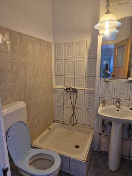 Apartament cu 4 camere decomandat în Teiul Doamnei
