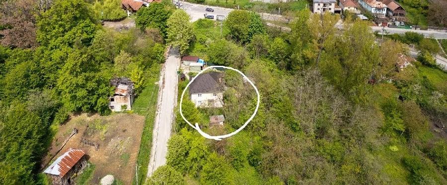 Casă cu 2 camere cu Teren 250 Mp în Central